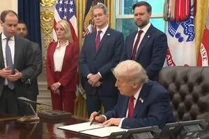 Трамп підписав указ, який дозволяє продаж ТікТок консорціуму американських інвесторів