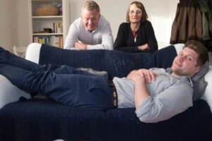 Молодь у ЄС дедалі довше живе з батьками: причина