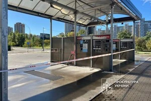 Суд заарештував автомийку на Позняках, зведену за схемою «реконструкції»