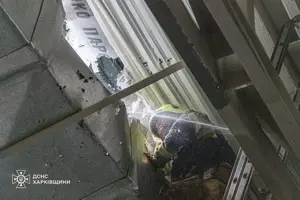 Рятувальники обстежили пошкоджену покрівлю та приміщення магазину