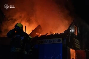 У Києві виникла пожежа на СТО