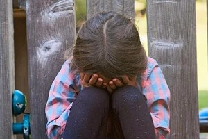 Правоохоронці розшукали нападницю, вона не змогла пояснити, чому скривдила дитину