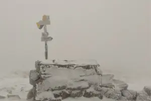 Зима на горі Піп Іван: рятувальники зафіксували −3 °C