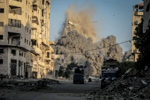 Армія Ізраїлю зруйнувала найвищу вежу в місті Газа (відео)