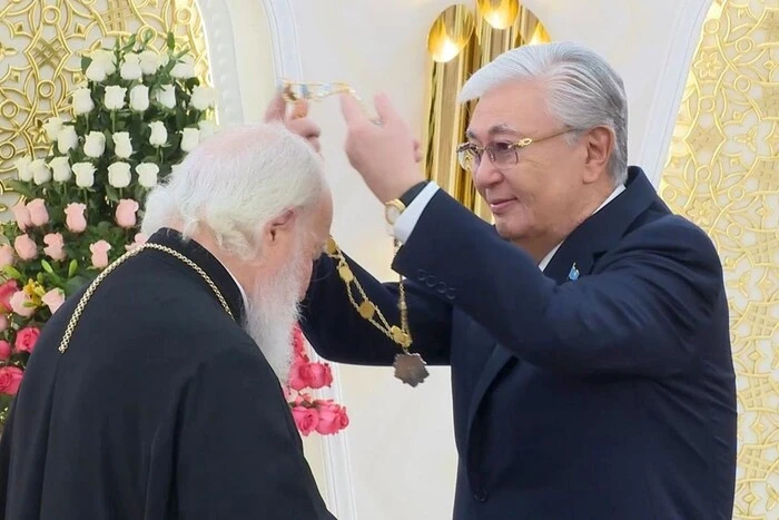 Казахстан стукає до патріарха Варфоломія. Чому Кирило екстрено літав до Астани?