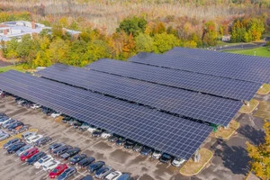 Сонячні панелі в місті Ріджфілді