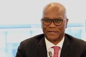 У Парижі посол Південно-Африканської республіки викинувся з вікна готелю