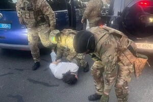 Побив і кинув непритомного на дорозі. Що відомо про водія Mercedes, який напав на велосипедиста