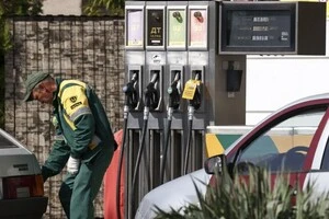 Паливна криза в Росії. Кремль збирається закуповувати бензин за кордоном