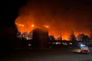 На одному з підприємства палає пожежа