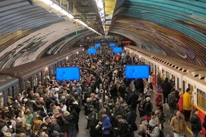 Повітряна тривога у Києві призвела до збоїв у роботі метро