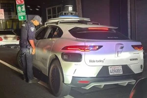  Поліція Каліфорнії не змогла оштрафувати безпілотне таксі за проїзд на червоне світло