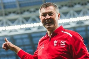 Дініяр Білялетдінов у серпні 2009 року перейшов із «Локомотива» до «Евертона», де провів 77 матчів і забив дев'ять голів