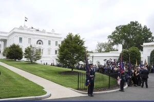 Білий дім починає масові звільнення