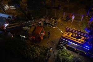 У центрі столиці сталася пожежа у п’ятиповерхівці: врятовано чотирьох людей (фото)