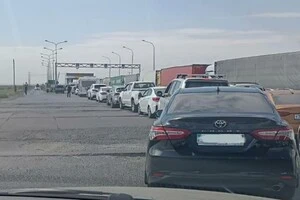 Фури з Китаю застрягли на кордоні Казахстану та Росії