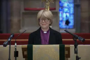 Архієпископ Кентерберійський є другим за ієрархією після короля керівником Церкви Англії