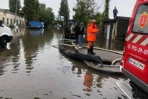 В Одесі продовжується масштабна ліквідація наслідків нещодавньої стихії