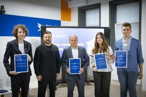 Глава держави вручив переможцям міжнародних учнівських олімпіад та їхнім наставникам сертифікати на отримання премії президента