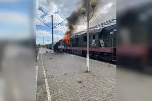 Особливо підлим моментом атаки став другий удар по електровозу