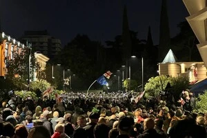 Протести в Грузії переросли в сутички зі спецназом, людей розігнали водометами
