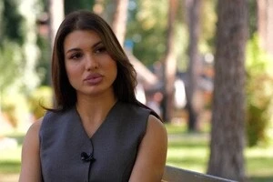 На Донеччині дівчина сім років жила у квартирі з тілом своєї сестри