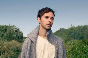 Виконавець відзняв декілька відео на одній локації 