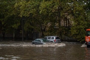 Одещина: енергетики повністю відновили світло після аномальної зливи