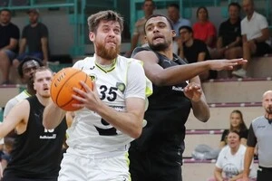 Українські баскетболісти за кордоном: Новицький набрав 20 очок, Ковальов оформив дабл-дабл