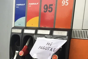 У Криму, як і раніше, бракує бензину, але його можна купити «з-під поли»