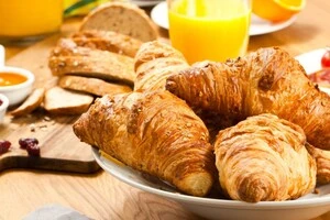 Круасани корисно їсти на сніданок: британський лікар назвав умову 