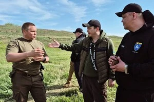 «Не піддавайтеся на пропозиції». Кім закликав військових не йти у політику