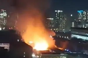 У Єкатеринбурзі спалахнула пожежа на території турбінного заводу (відео)