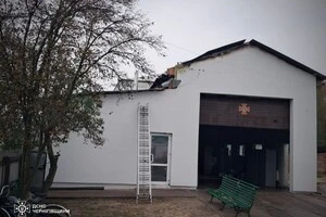 Унаслідок атаки на Семенівку загорілася покрівля адмінбудівлі