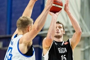 Новицький відіграв 27 хвилин у поєдинку з клубом АЕК