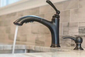 Після завершення профілактики воду з крана потрібно злити, поки вона не стане прозорою та без стороннього запаху