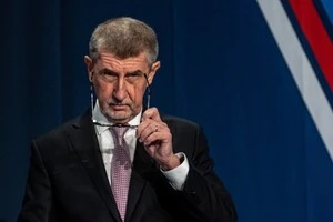 Бабіш: Чехія припинить пряме фінансування закупівель зброї для України