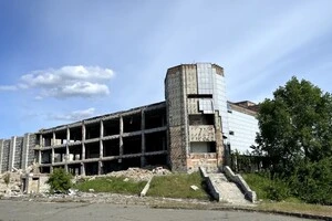 На Троєщині почався демонтаж ТЦ «Сіріус». Що планується на його місці