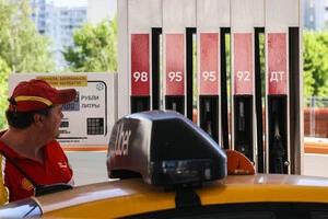 Зеленський розповів, хто компенсує дефіцит бензину в Росії