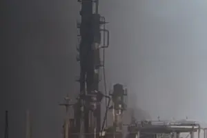 На території обох підприємств фіксувались вибухи та пожежа