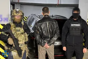 Як встановило розслідування, посадовець є співзасновником луганської компанії