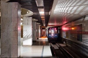 «Зелена» гілка метро зупинилась через те, що зламався поїзд на станції «Палац Спорту»