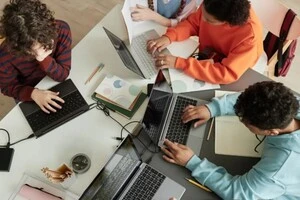 Зумери у США навчилися обходити заборону на телефони в школах