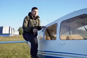 Секретар міськради Дніпра літає Європою приватним літаком під час відряджень – розслідування