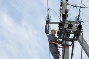 Енергетики відновили частину пошкодженого обладнання: деталі від «Укренерго»
