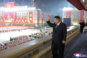 Парад у КНДР: Кім похизувався новою міжконтинентальною ракетою перед Медведєвим