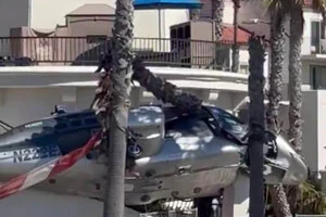 На борту гелікоптера перебували двоє людей, яких вдалося витягти з уламків