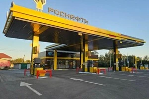 Ціни на бензин у Росії досягли 14-річного максимуму після атак на НПЗ