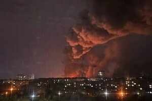 Вибухи та пожежа в окупованому Донецьку, обстріл Харківщини: головне за ніч