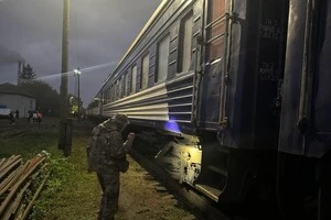 На Прикарпатті правоохоронці зупинили потяг, пасажирів евакуювали